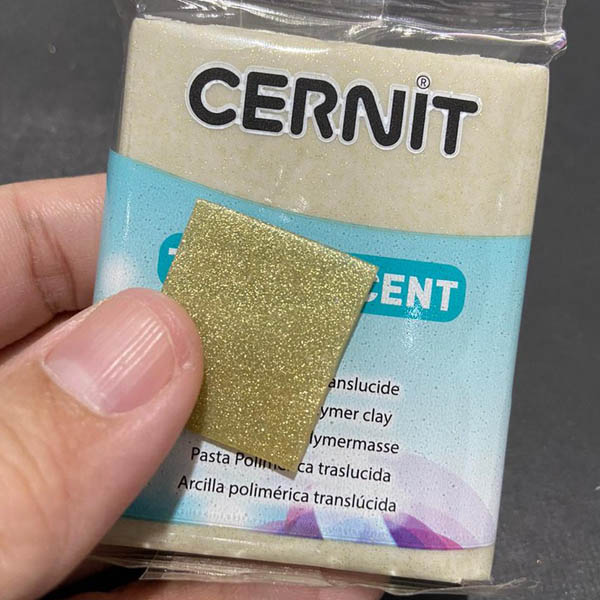 Полимерная глина Cernit TRANSLUCENT, прозрачная с глиттером ЗОЛОТО, 56 гр. - фото 2