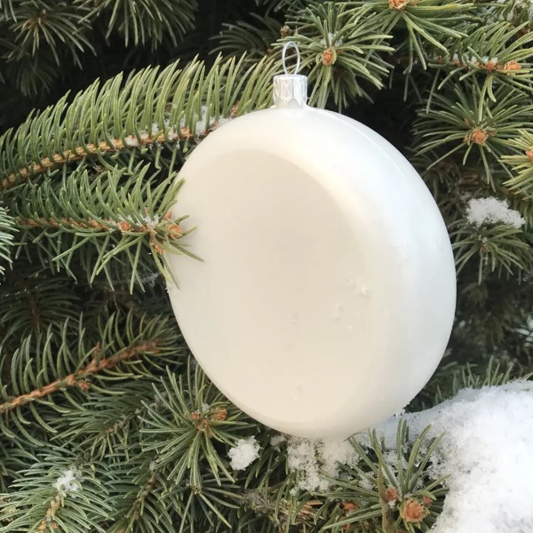 Заготовка плоского шара для росписи на ёлку, белый пластик с метал. подвеской, D-10 см