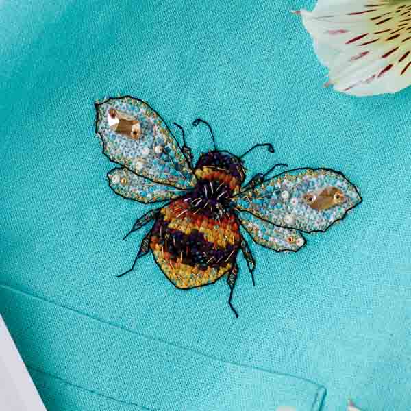 Набір для вишивання хрестиком на одязі «Золота бджілка-1» AbrisArt, (8,5х5,3 см)  - фото 1