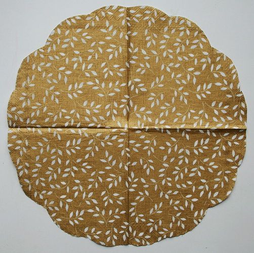 Салфетка На золотом фоне (кругл.)