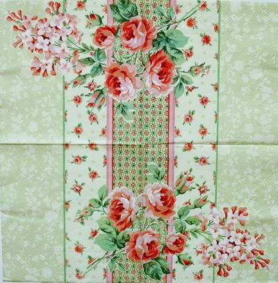 Салфетка Розы и зелёный орнамент