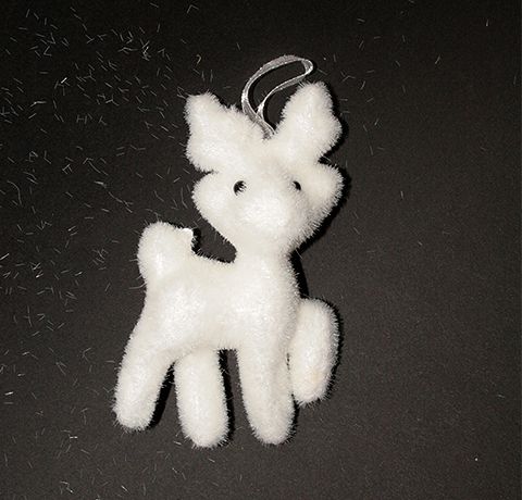 Ялинкова іграшка "Пухнастий олень", білий, 10 см 