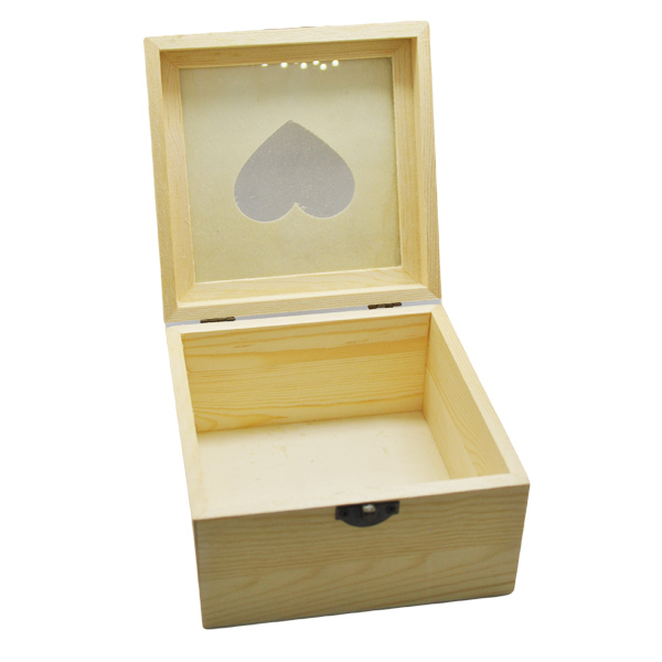 Скринька дерев'яна квадратна з серцем, велика, 14,5х14,5х9,5 см  - фото 1