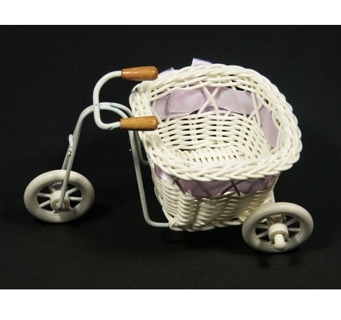 Декоративный металлический велосипед с плетеной корзинкой