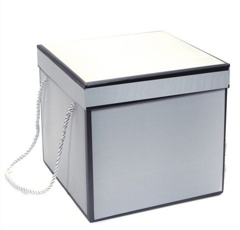 Подарочная картонная коробка с ручками, СЕРАЯ с ЧЕРНЫМ, размер 18х18х16 см.